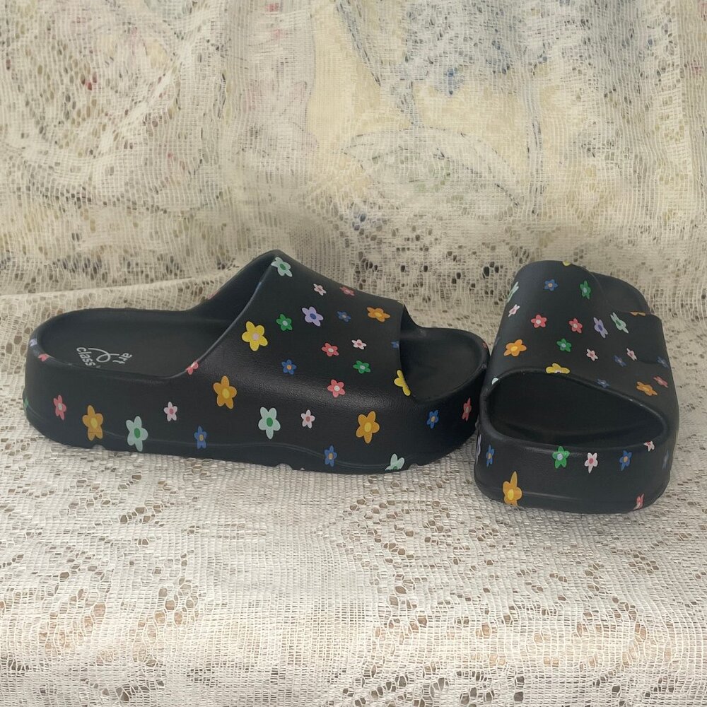 SALE: Art Class: Slides with a wedge. Girls Size 3. Womens 51/2. Blk w/flowers.